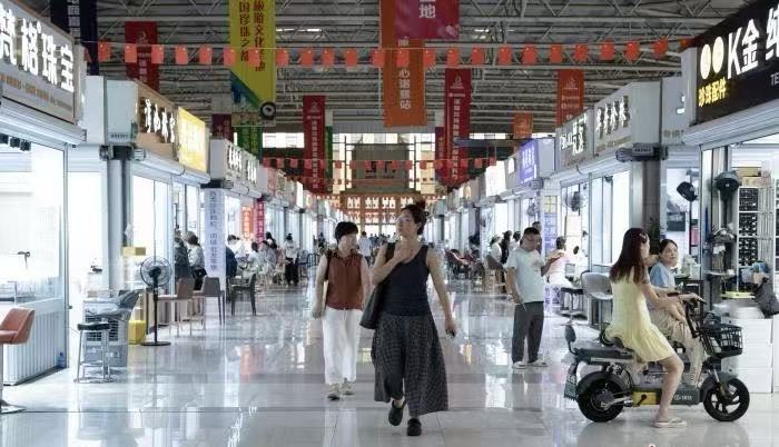 Beijing Luck and Power Jewelry Company Limited. natural freshwater pearl jewelry fashion display
