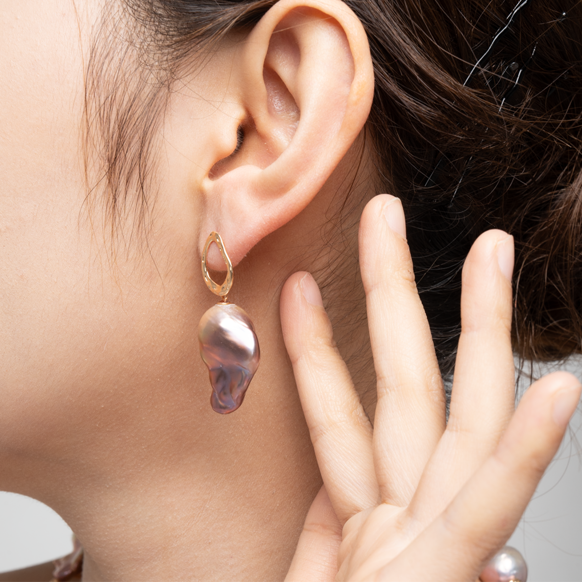 锦绣琉璃20-30mm炫彩紫淡水巴洛克珍珠耳坠 淡水巴洛克 Pearl Earrings detail view