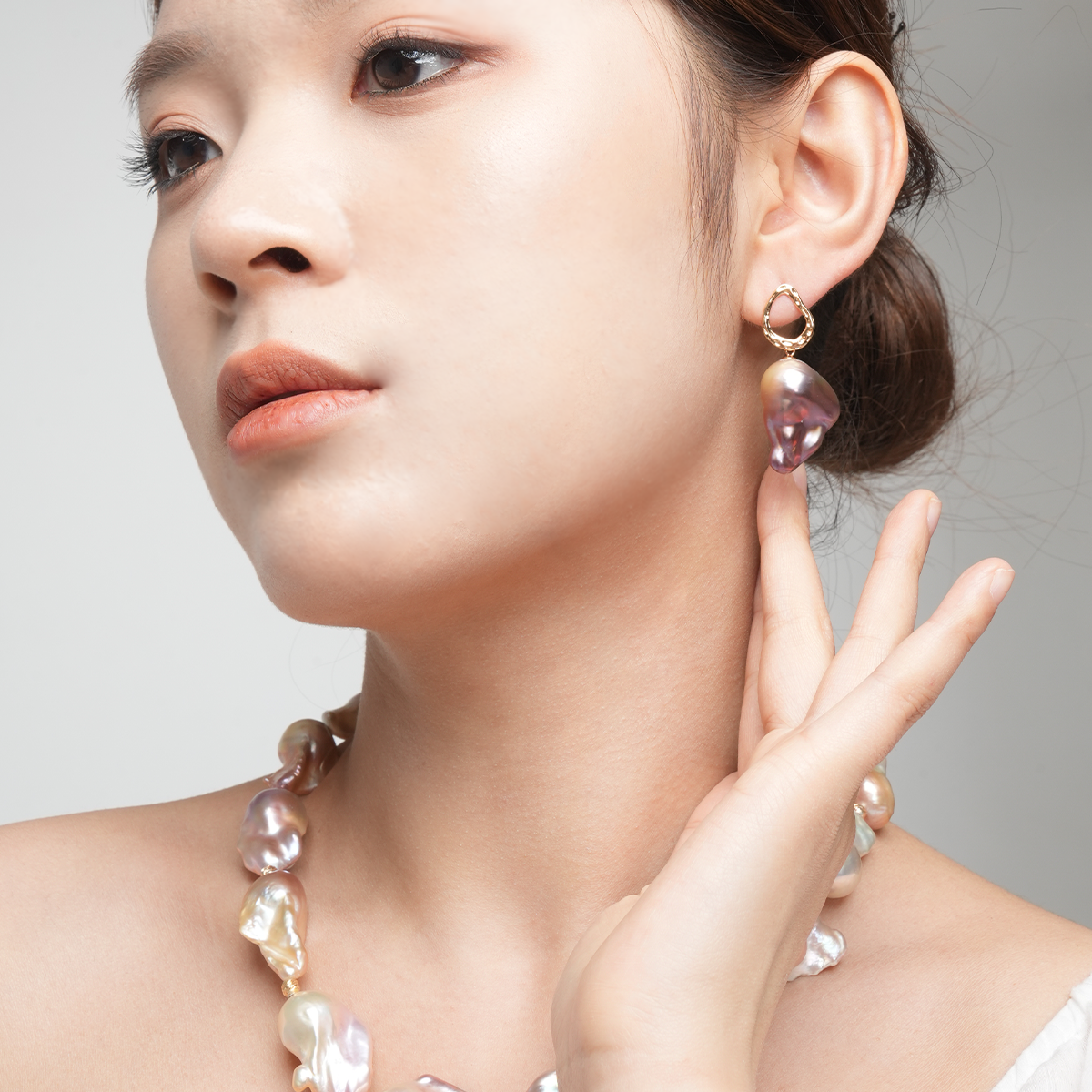 锦绣琉璃20-30mm炫彩紫淡水巴洛克珍珠耳坠 淡水巴洛克 Pearl Earrings detail view