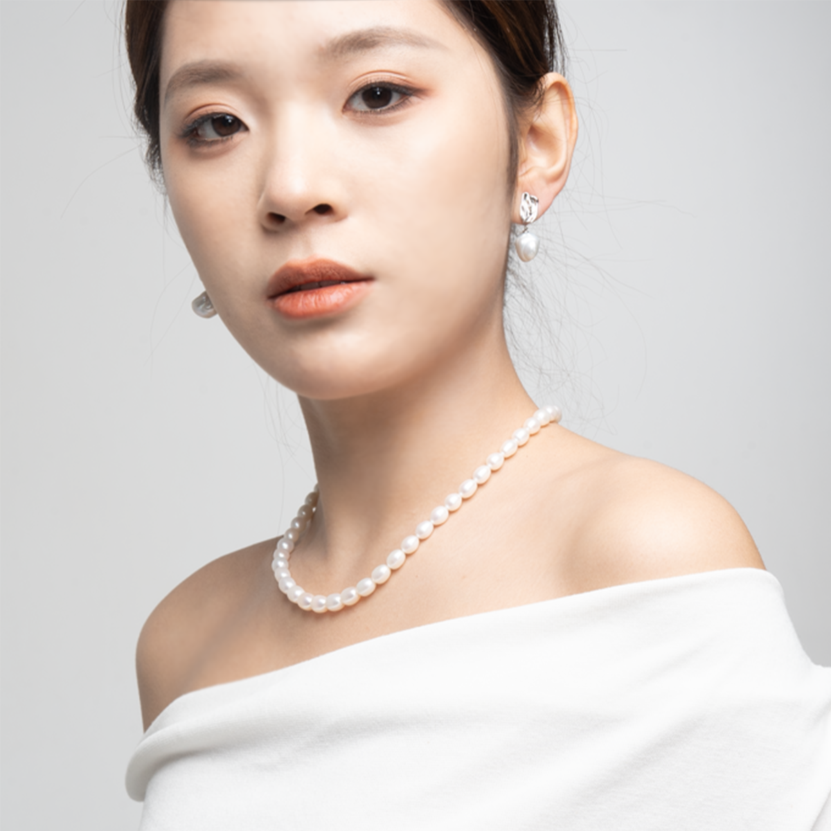 落英 -9-12mm白色淡水无核keshi珍珠耳坠 淡水keshi Pearl Earrings detail view