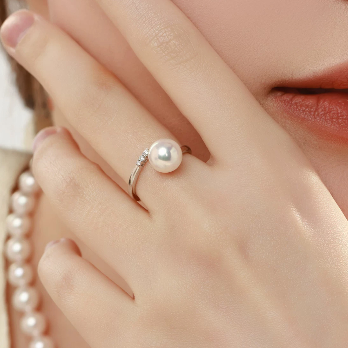 海水Akoya珍珠戒指18K金三颗天然钻石开口食指戒轻奢指环 Freshwater Pearl Ring detail view