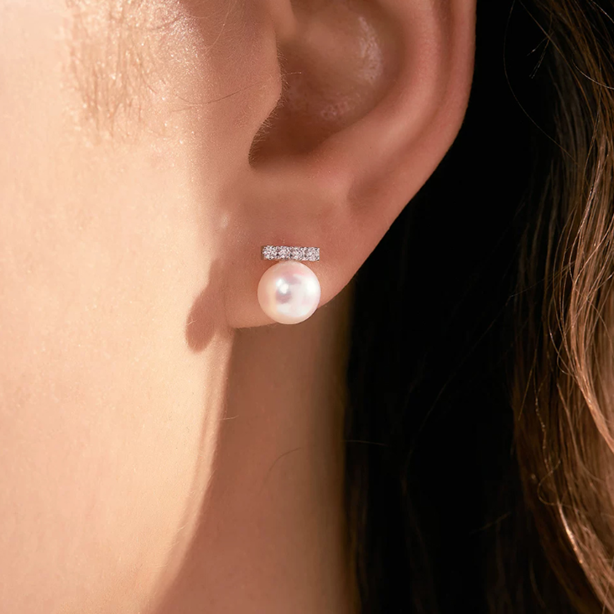 海水Akoya珍珠平衡木音符耳钉18K金天然钻石音符耳环 Freshwater Pearl Earrings detail view