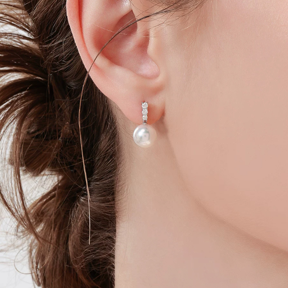 海水Akoya珍珠耳钉18K金天然三颗钻石耳环气质通勤耳饰 Freshwater Pearl Earrings detail view