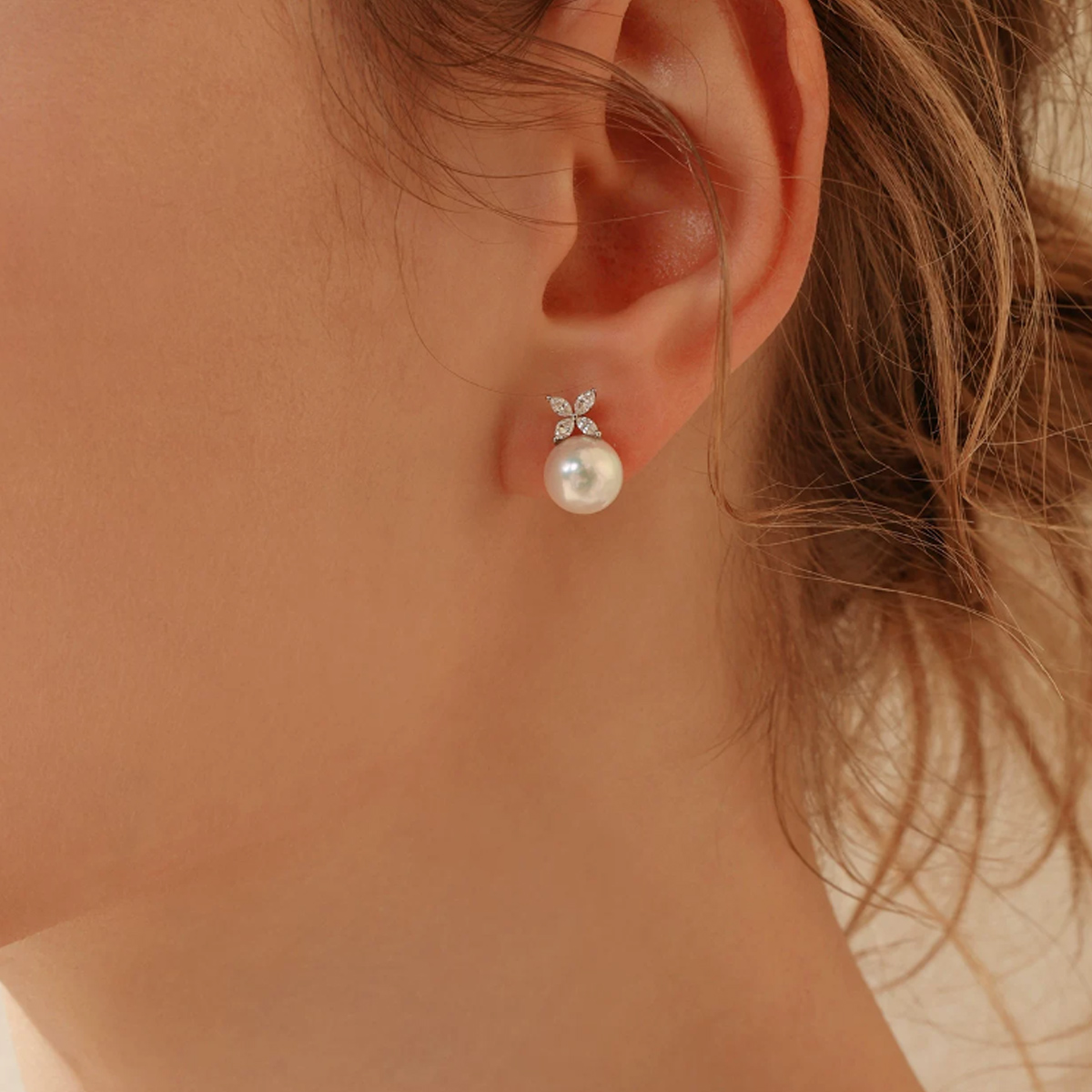 海水Akoya珍珠四叶草马眼钻耳钉18K金天然钻石耳环耳饰 Freshwater Pearl Earrings detail view