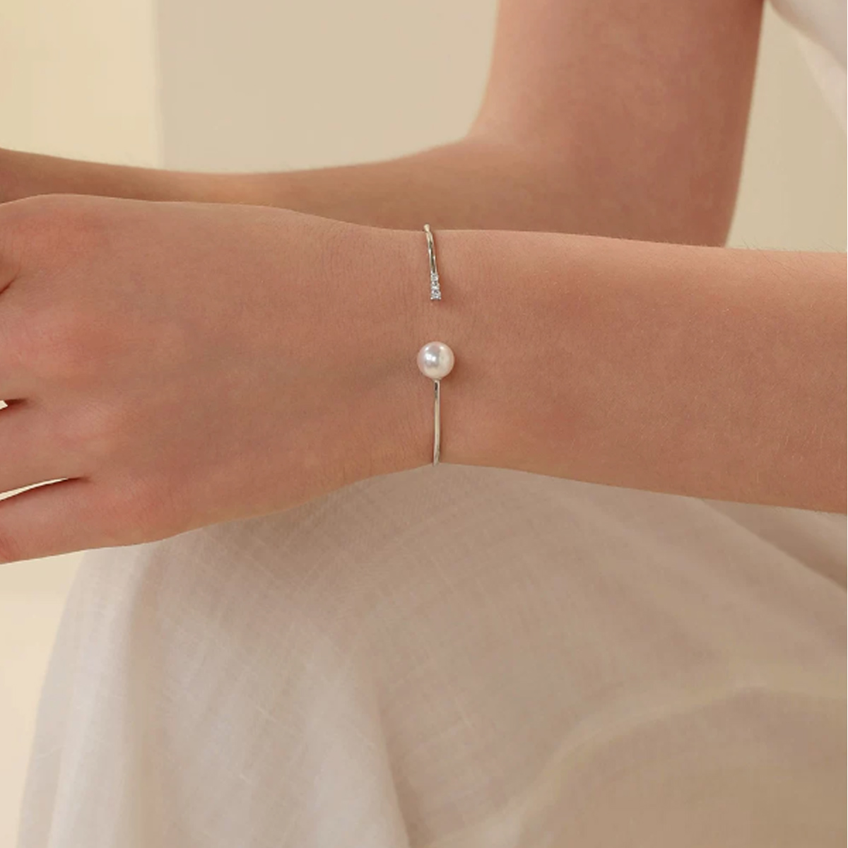 海水akoya珍珠三钻弹力手镯 Freshwater Pearl Bracelet detail view