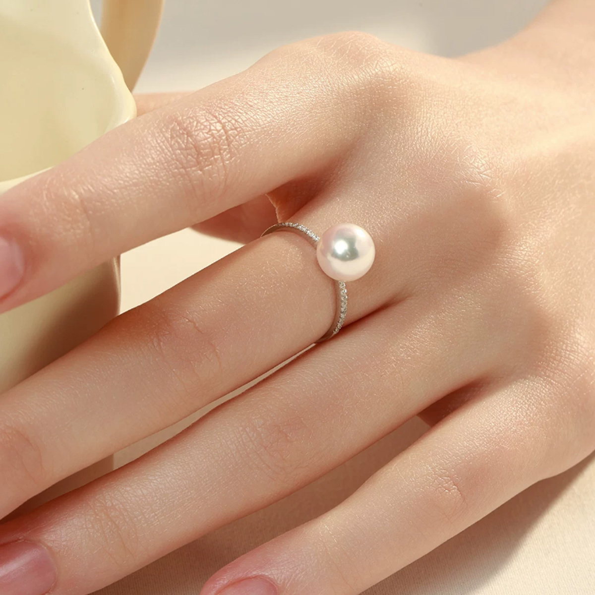 海水akoya珍珠戒指18K金时尚排钻 Freshwater Pearl Ring detail view