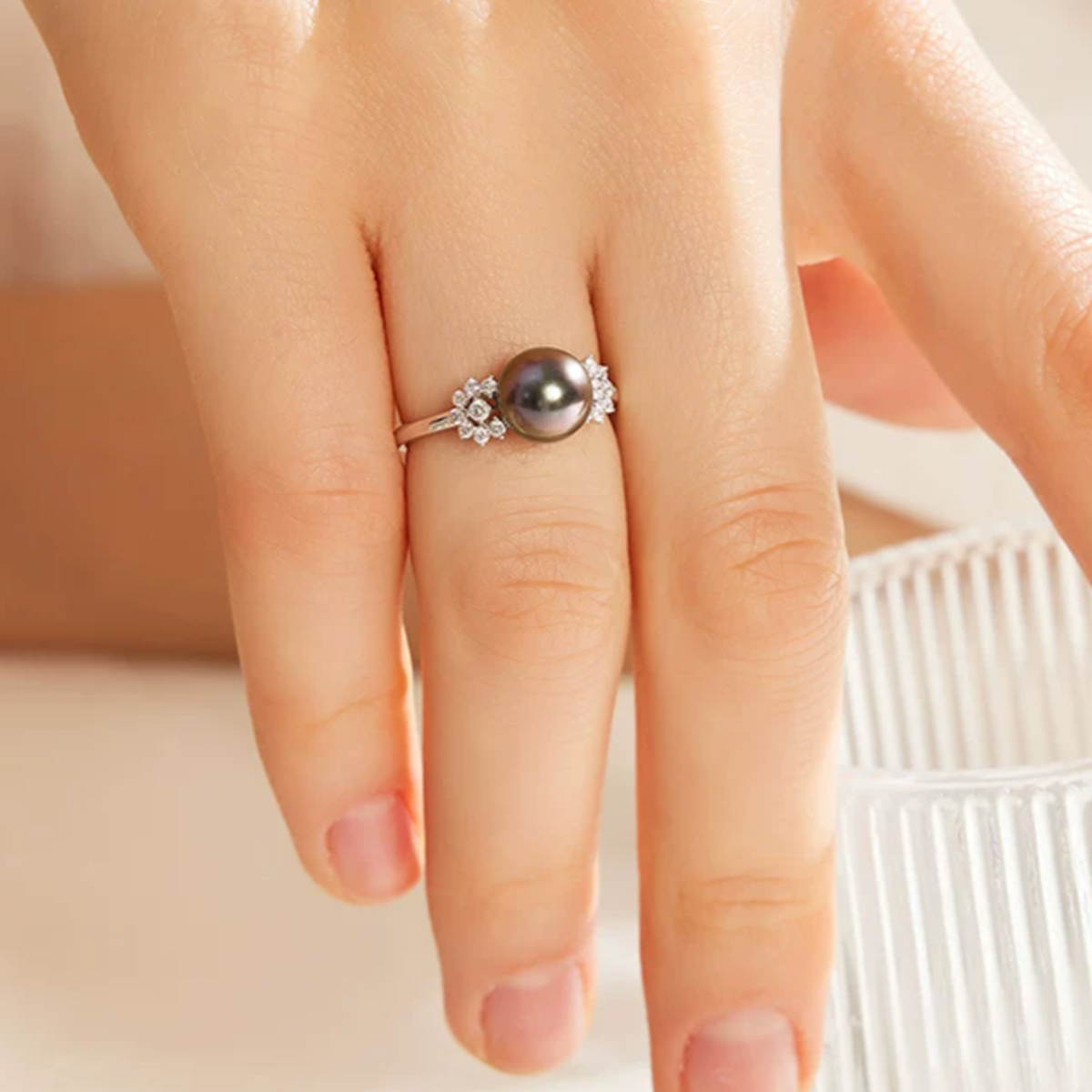大溪地黑珍珠戒指18K金钻石指环 Freshwater Pearl Ring detail view