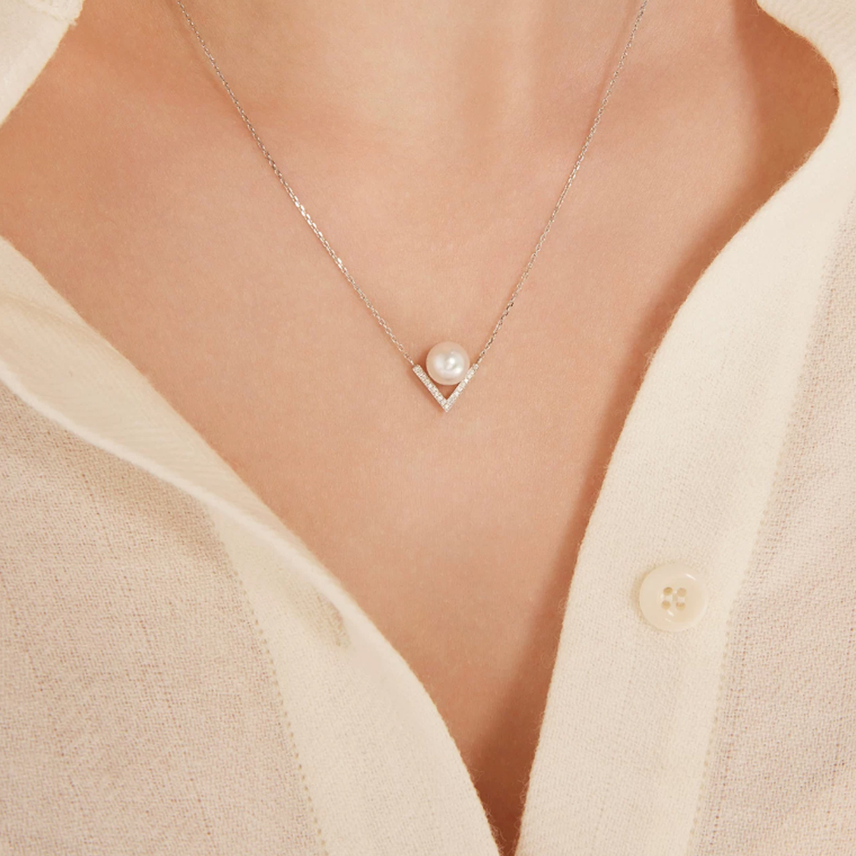 海水Akoya珍珠项链18K金天然钻石项链气质V字型锁骨链颈链 Freshwater Pearl Necklace detail view