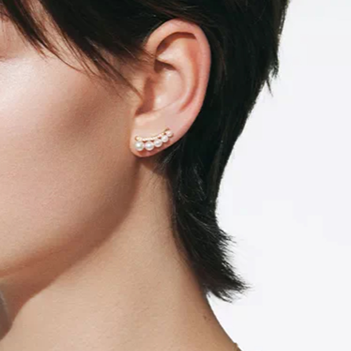 新月18K金Akoya海水珍珠耳钉钻石耳饰 Freshwater Pearl Earrings detail view