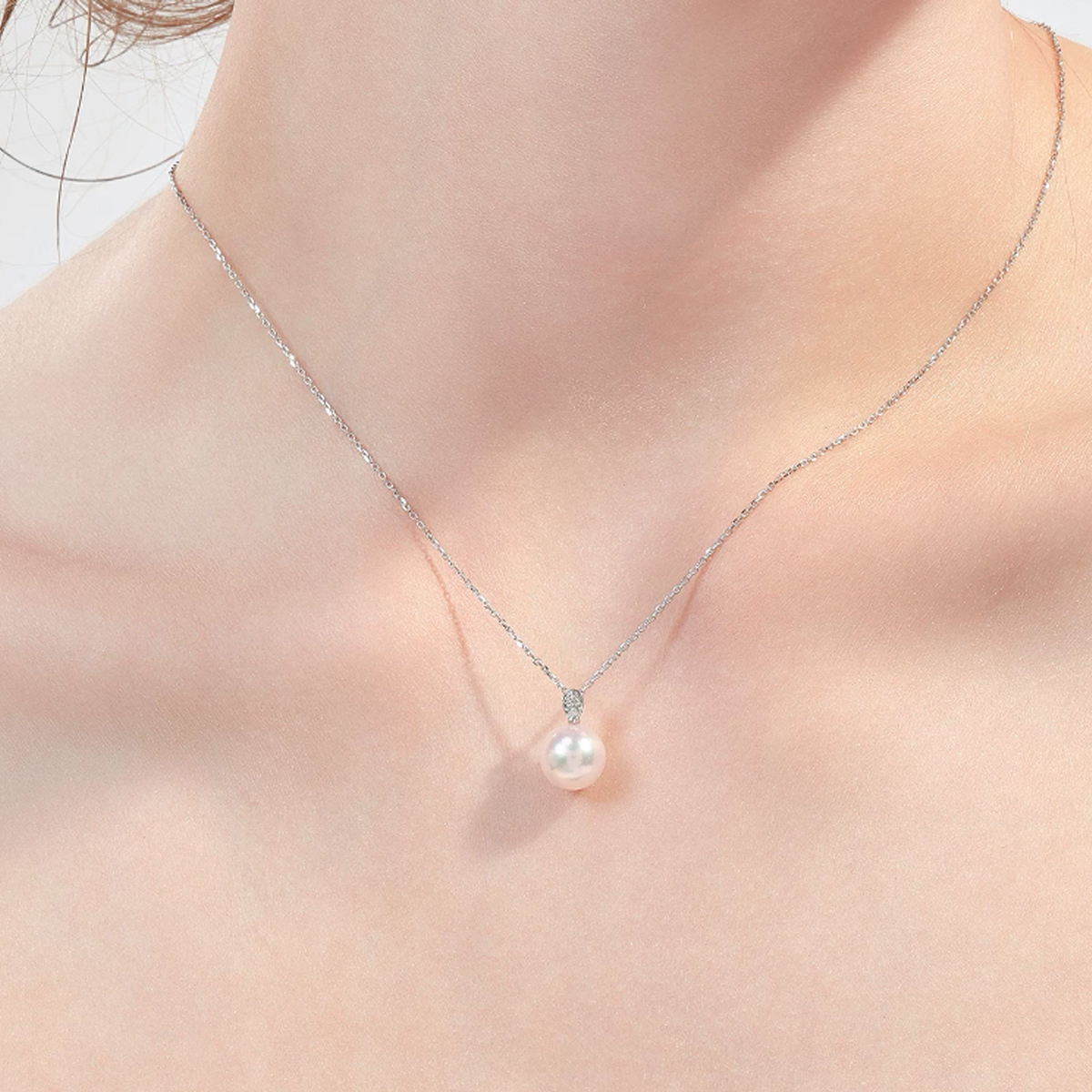 海水Akoya珍珠项链18K金水滴款天然钻石吊坠 Freshwater Pearl Pendant detail view
