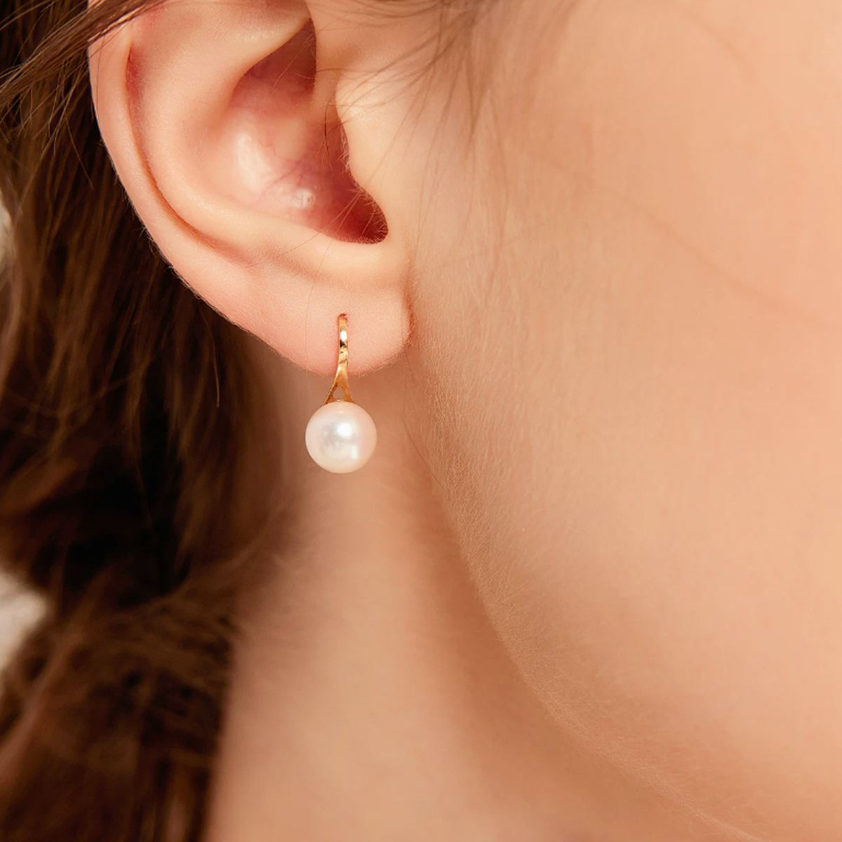 海水Akoya珍珠耳钉18K金高跟鞋耳环正圆强光耳钩耳饰 Freshwater Pearl Earrings detail view